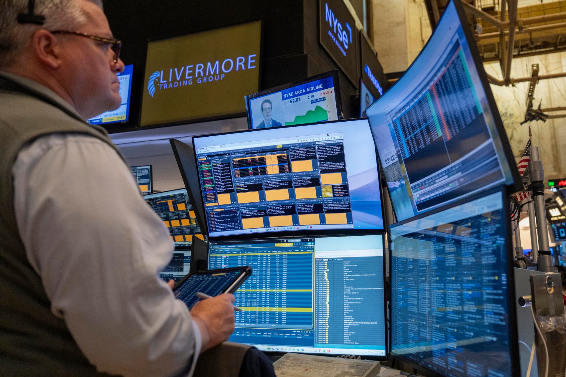 Wall Street Opens Lower as Oil Prices Surge Above $100 per Barrel