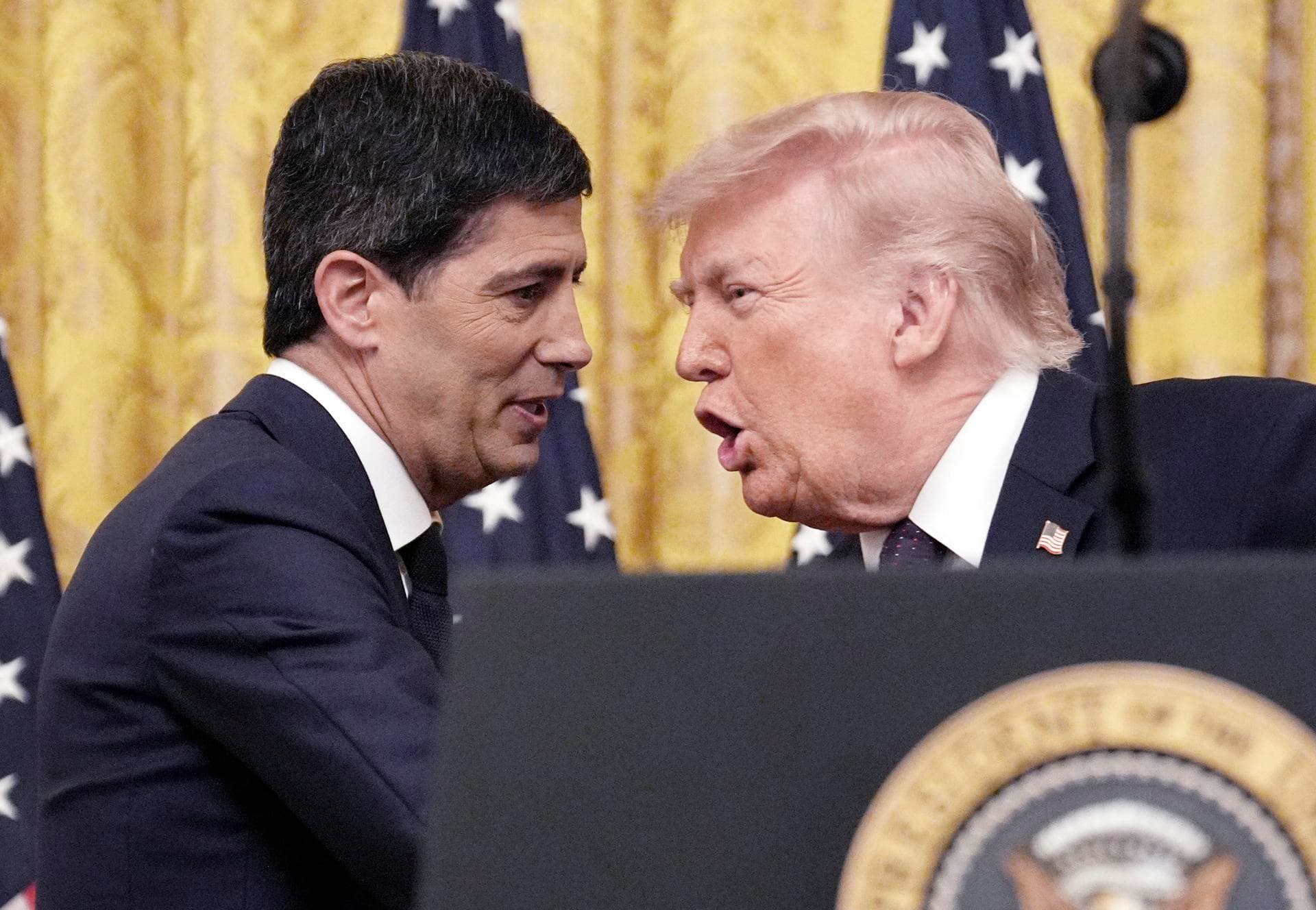 Trump Swears In Kevin Warsh as New Federal Reserve Chair at White House Ceremony