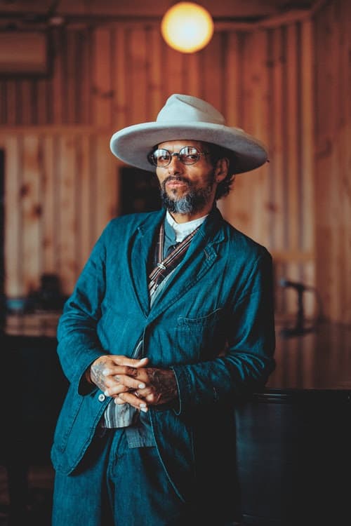 Draco Rosa Releases Olas de Luz, Expanding His Cinematic Sound