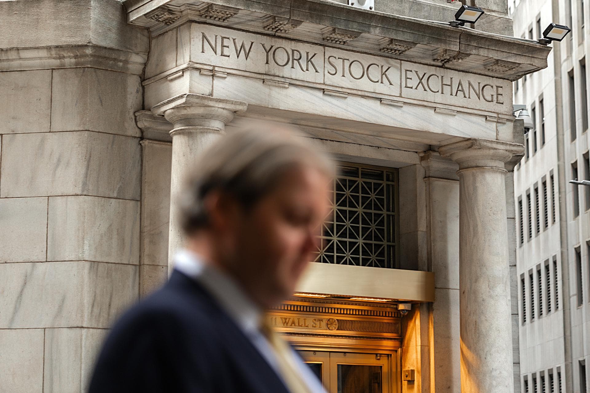 Tech Selloff, SpaceX Portfolio Shuffling and Iran Jitters Drag Nasdaq Down Nearly 1%