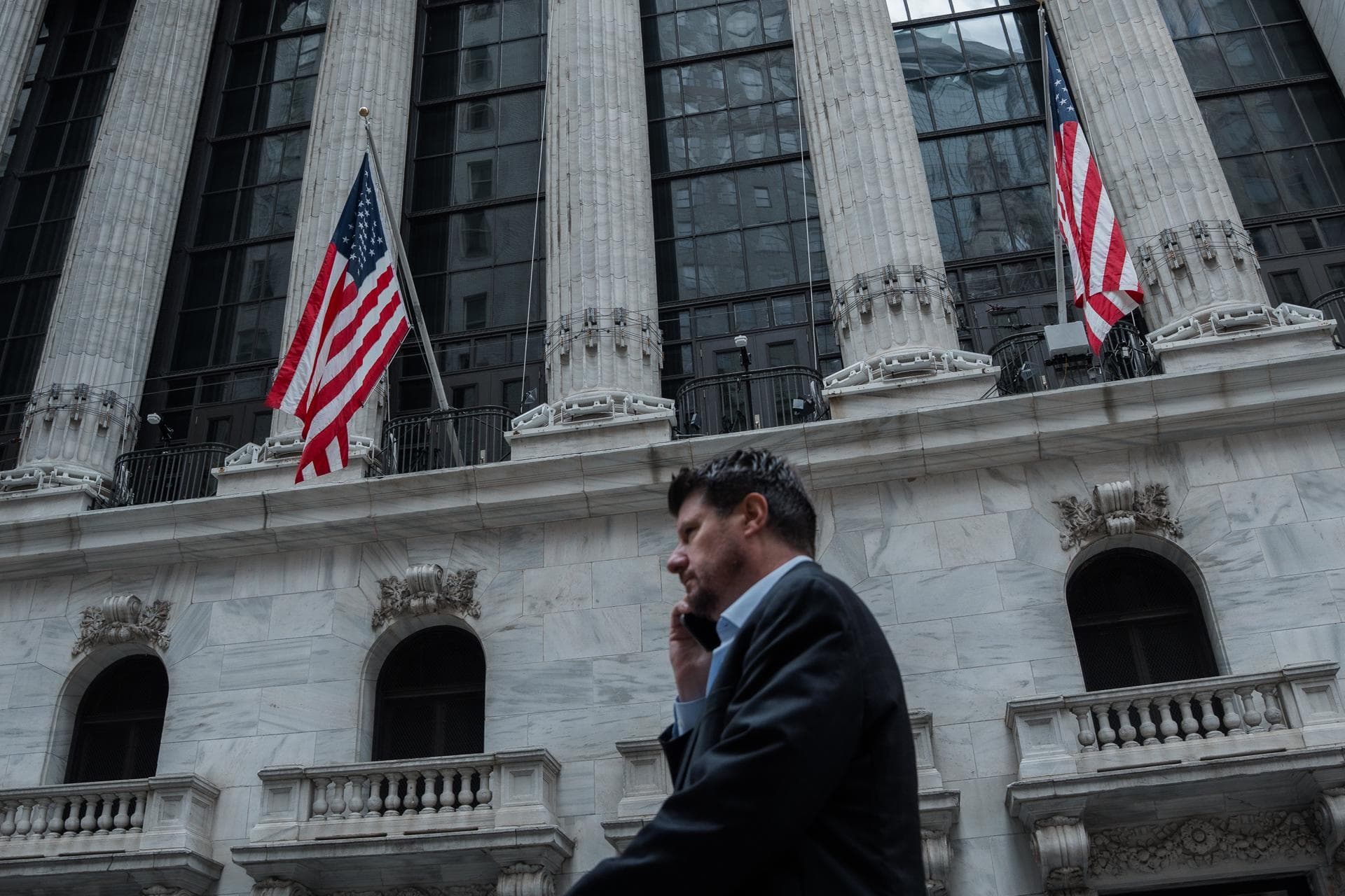 Wall Street Closes Mixed as Nasdaq Rebounds 0.86% on Tech Recovery