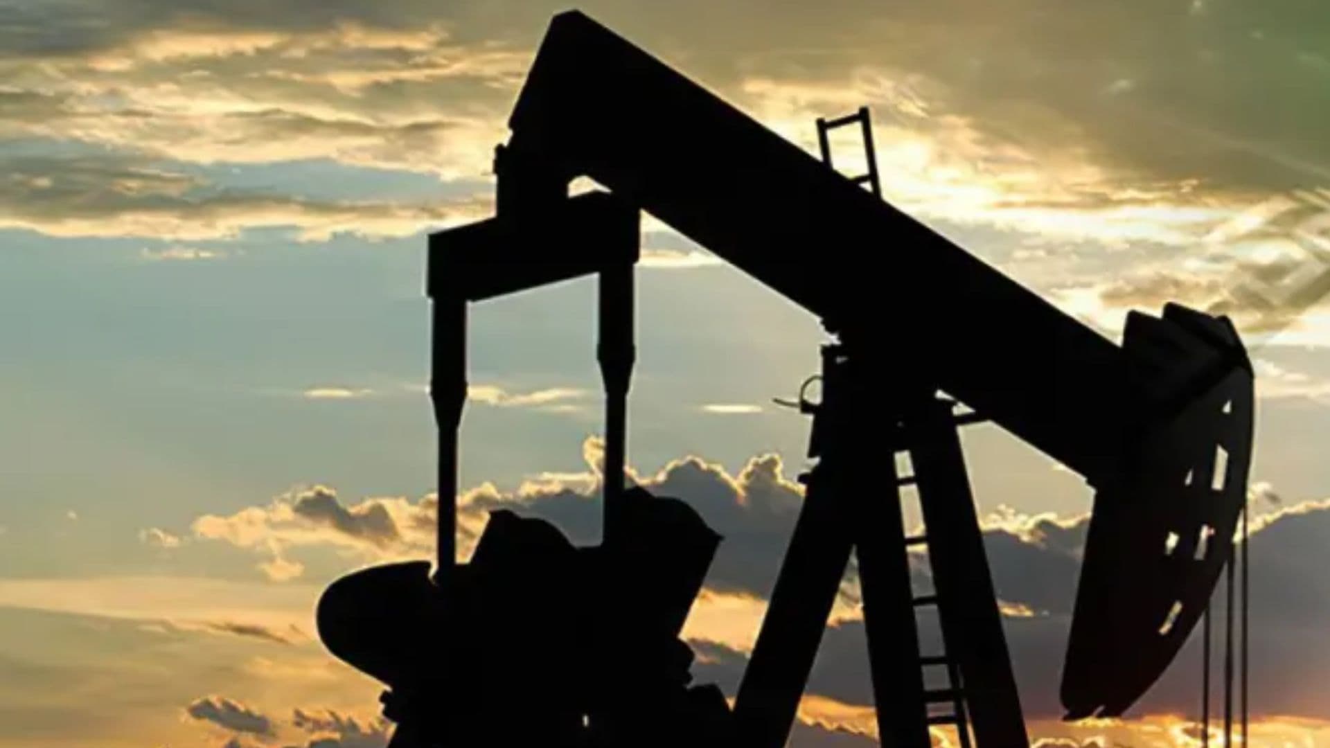Oil Falls to $77 as U.S.-Iran Talks Advance and Washington Eases Restrictions on Iranian Crude