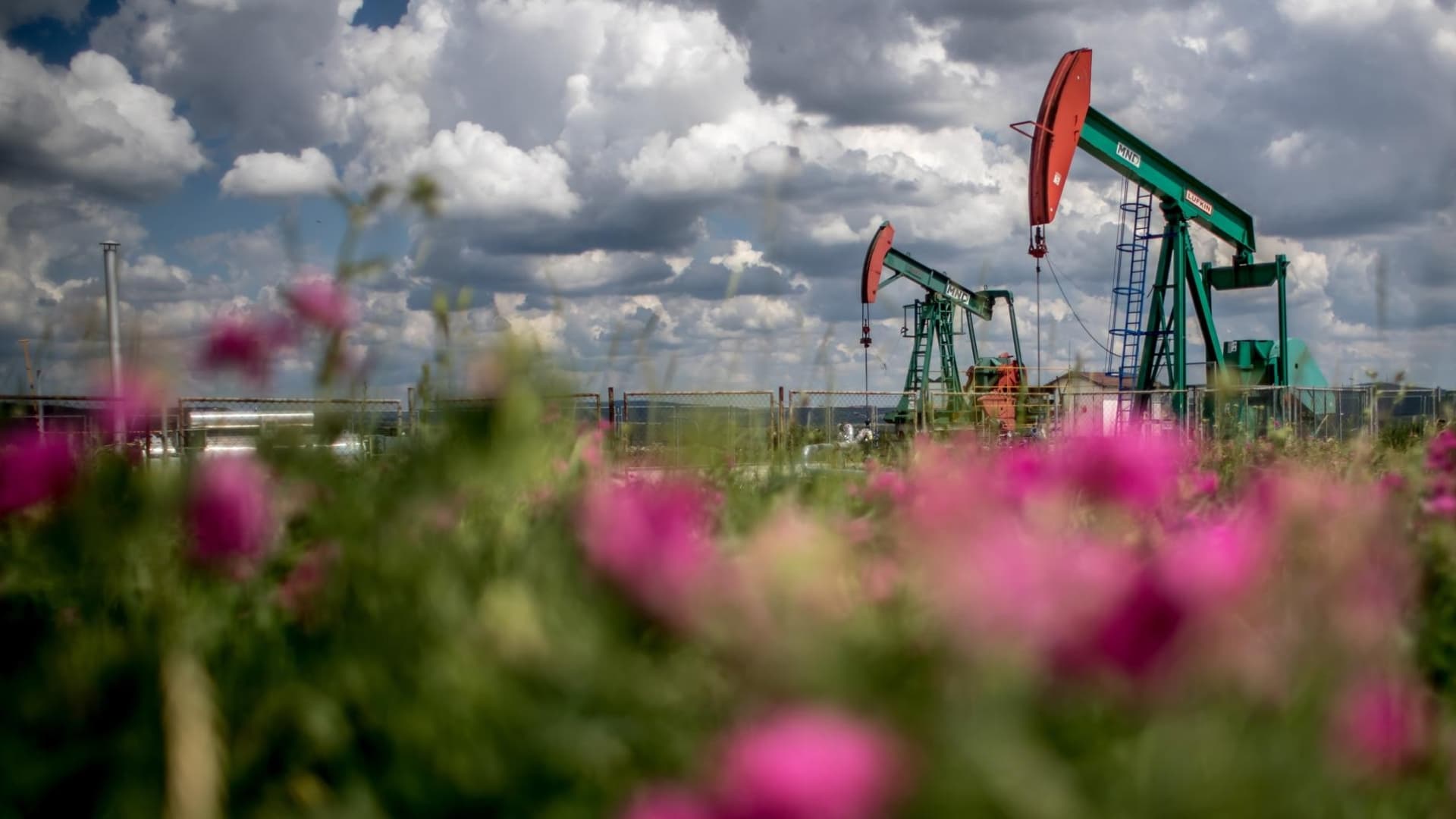 Brent Oil Falls Below $72 as U.S.-Iran Talks Ease Supply Concerns