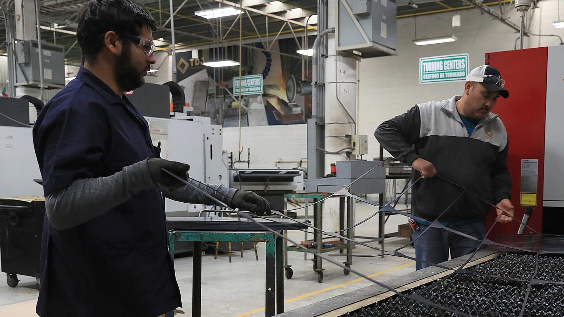 Mexico’s Fixed Investment Rebounds 5.9% in April, Ending 18-Month Decline