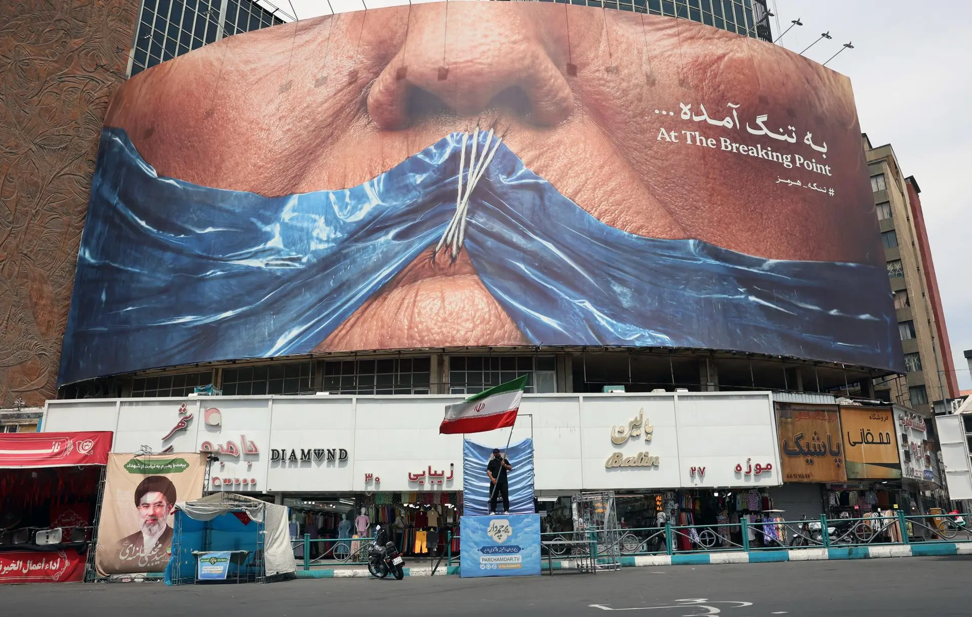Iran Suspends U.S. Peace Talks, Threatens to Close Strait of Hormuz Over Israeli Attacks on Lebanon
